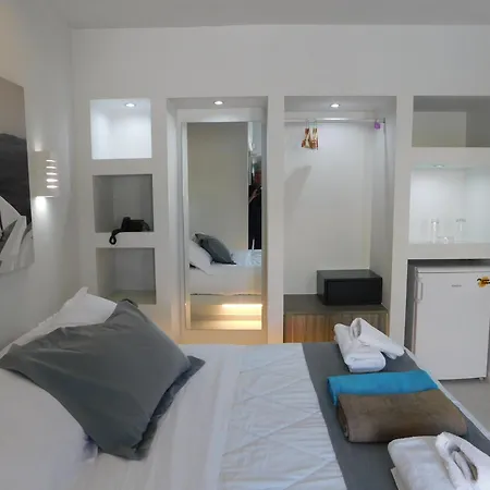 South Beach Santorini Couette-café 3*